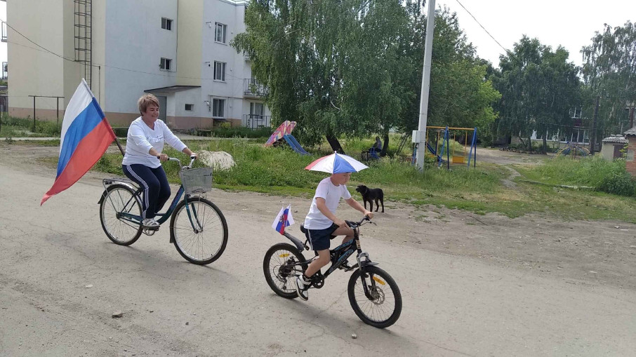 ВЕЛОПРОБЕГ С ФЛАГАМИ РОССИИ ВЕЛОПРОБЕГ С ФЛАГАМИ РОССИИ.